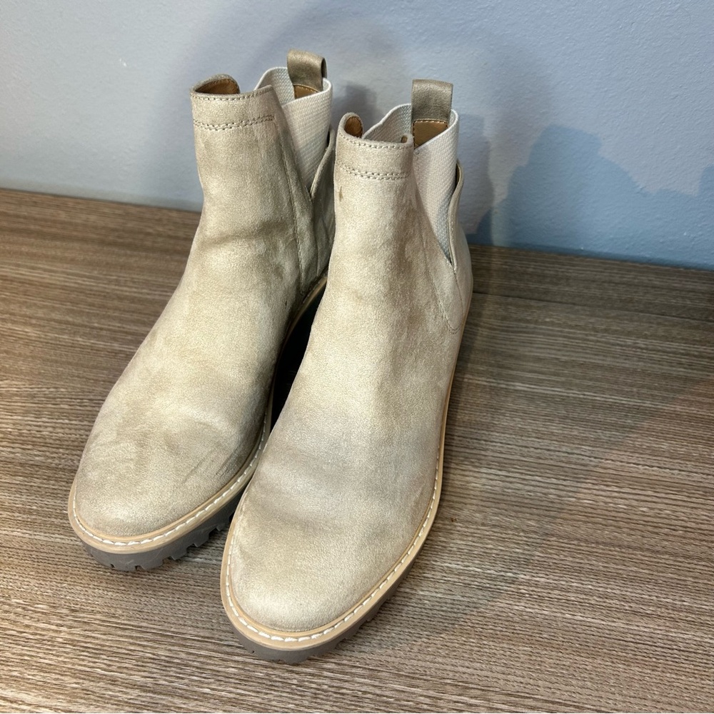 DV by Dolce Vita Tan Suede Ankle Booties Rango size 8.5 womens - Picture 5 of 9
